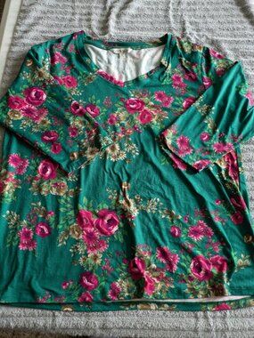Pioneer Woman blouse Size Women's XL green w/ floral print. EUC. Lightweight.